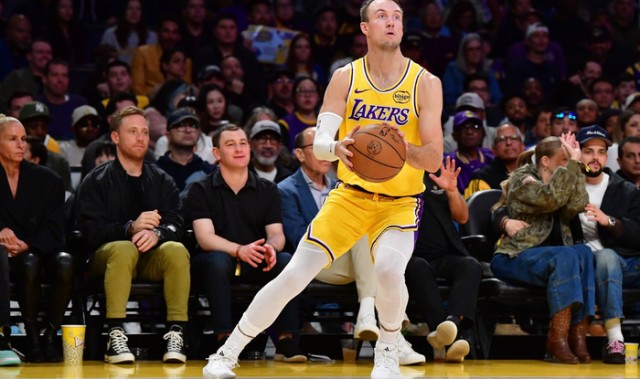 世预赛高清直播入口-加盟湖人，你终于打破射手不准的魔咒，东契奇老詹深度绑定搭档|肯纳德|马克|勒布朗·詹姆斯|杜克|富兰克林_新浪体育_新浪新闻