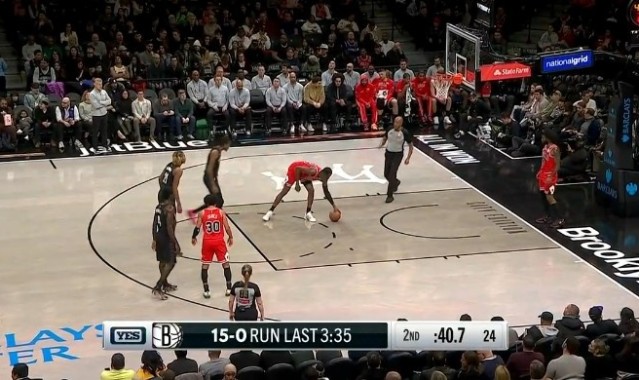 世界杯预选赛下载-拉开比分！篮网第二节3分半时间打出一波15-0高潮 领先公牛到19分